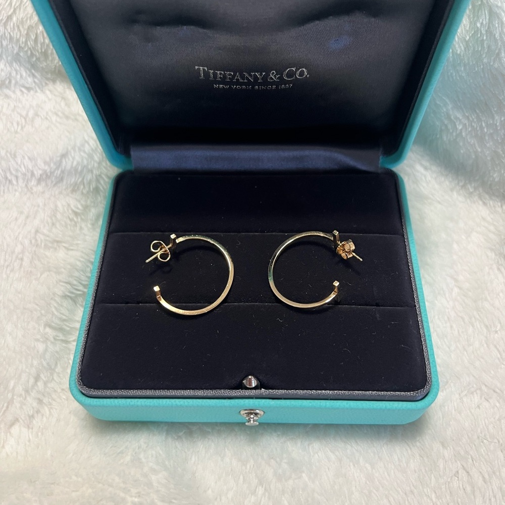 Auth Tiffany & Co. Gold Hoop Earrings M yellow gold
With receipt